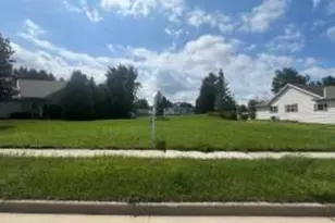 2013 Daisy Dr, West Bend, WI 53090 - Photo 1