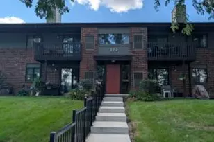 372 Park Hill Dr, Pewaukee, WI 53072 - Photo 1