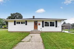2318 32nd St, Kenosha, WI 53140 - Photo 1