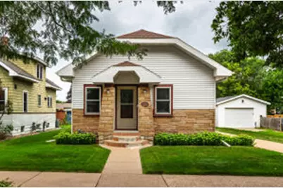 1633  Hyde Ave, La Crosse, WI 54601 - Photo 1