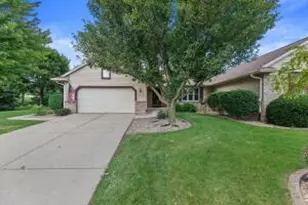 N66W15406 Raven Way Dr, Menomonee Falls, WI 53051 - Photo 1
