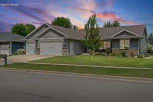 929 Rolling Oaks Dr, Onalaska, WI 54650 - Photo 1
