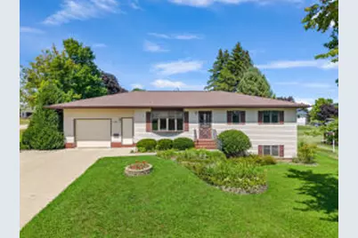 442  Sunnyside Dr, Caledonia, MN 55921 - Photo 1