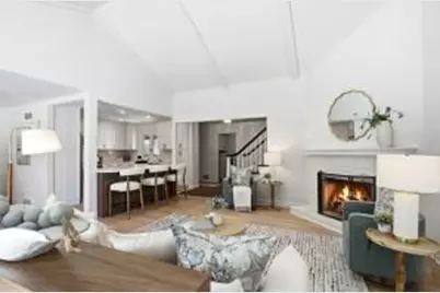 10042 N Holmes Ct, Mequon, WI 53092 - Photo 1