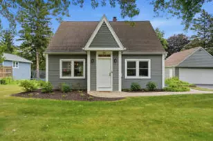 202 S Highland Ave, Thiensville, WI 53092 - Photo 1
