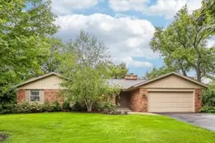 928 Tanglewood Ct, Oconomowoc, WI 53066 - Photo 1