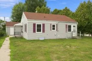904 Raton Ct, Manitowoc, WI 54220 - Photo 1