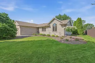 5004 White Fox Dr, Sheboygan, WI 53081 - Photo 1