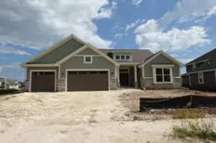 708 N Sparrow Wy, Grafton, WI 53024 - Photo 1