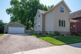 27 N Hickory St, Fond du Lac, WI 54935 - Photo 1