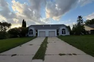885 S Imperial Dr, Hartland, WI 53029 - Photo 1