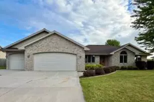 1002 Sarah Miles Ln, Manitowoc, WI 54220 - Photo 1