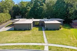 1004 W Crescent Dr, Manitowoc, WI 54220 - Photo 1
