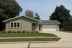 1409 Hazelwood Dr, Manitowoc, WI 54220 - Photo 1