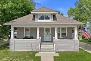 334 W 2nd St, Oconomowoc, WI 53066 - Photo 1