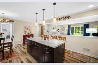 5234  Roberts Dr, Greendale, WI 53129 - Photo 9