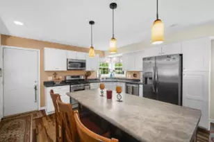 5234 Roberts Dr, Greendale, WI 53129 - Photo 7
