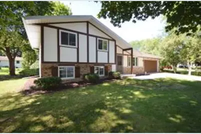 442 S Buckingham Blvd, Whitewater, WI 53190 - Photo 1
