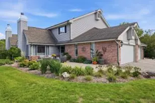 13562 W Fountain Ct, New Berlin, WI 53151 - Photo 1