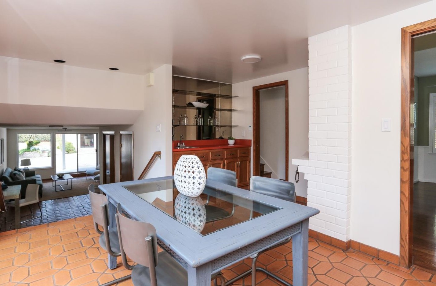 40 Selby Ln, Menlo Park CA  94027-3926 exterior