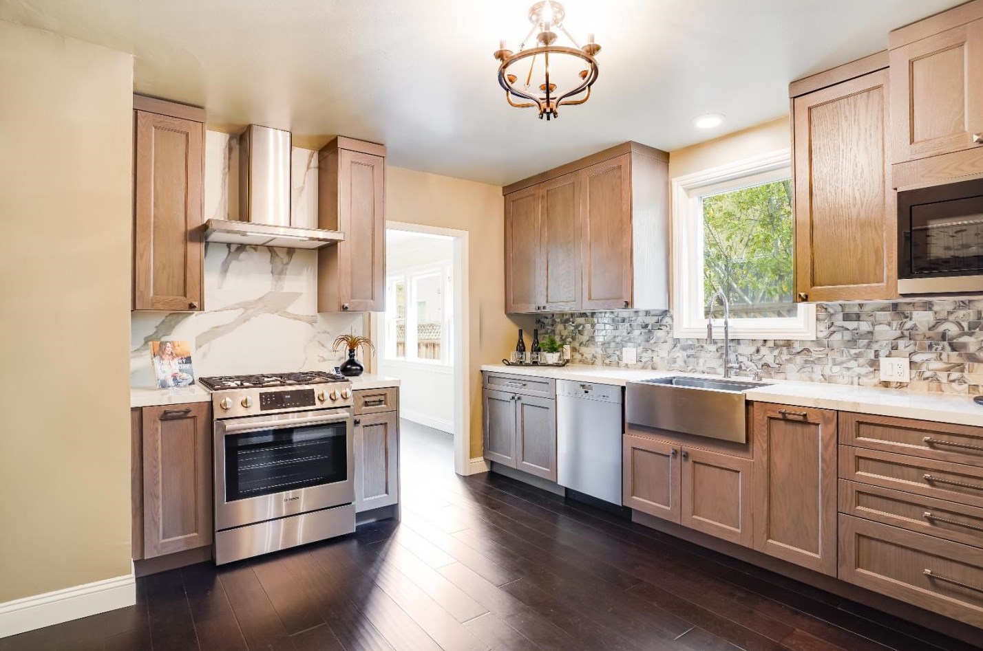 116 Grand Blvd, San Mateo CA  94401-2314 exterior