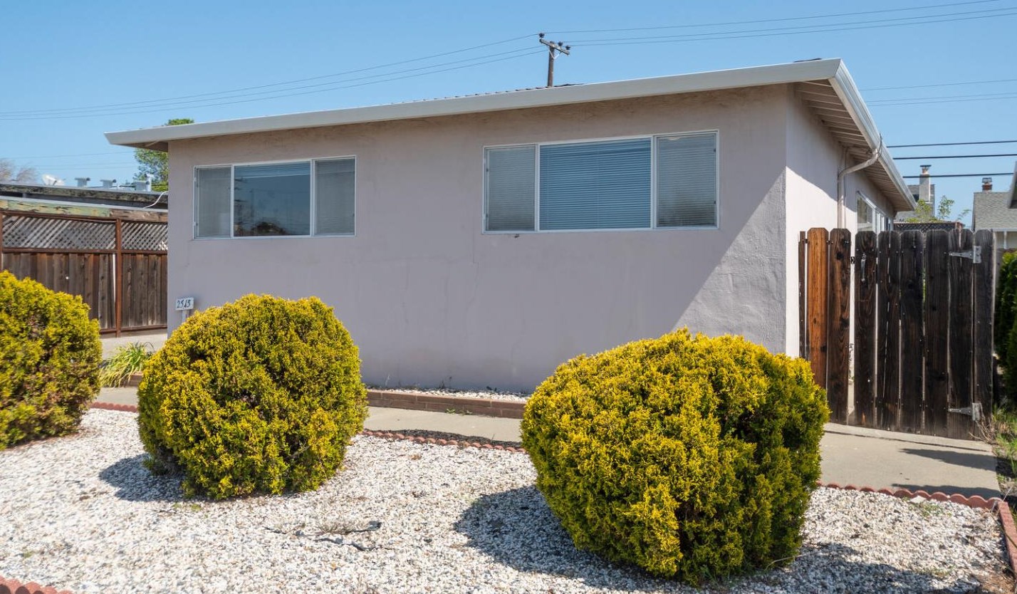 2515 Holland St, San Mateo CA  94403-1639 exterior