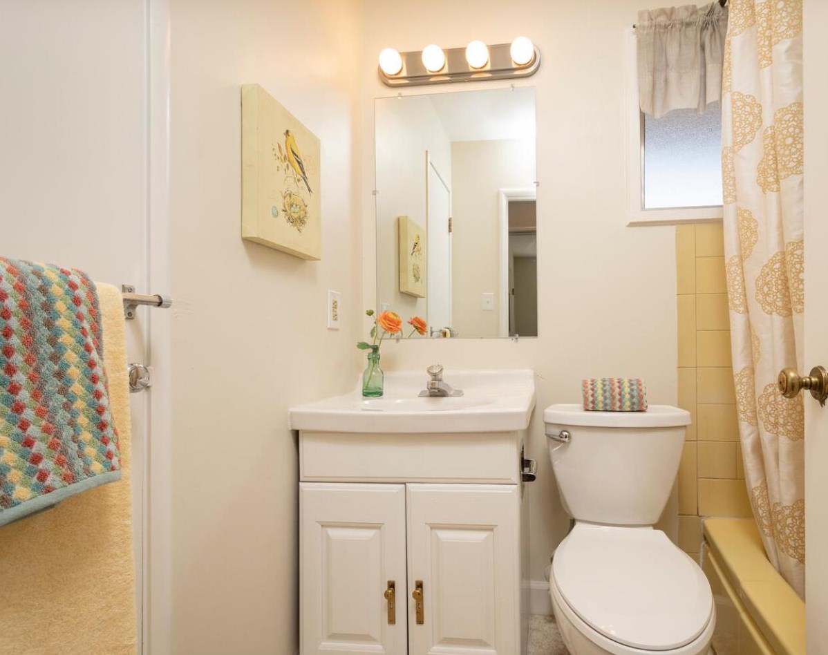 2515 Holland St, San Mateo CA  94403-1639 exterior