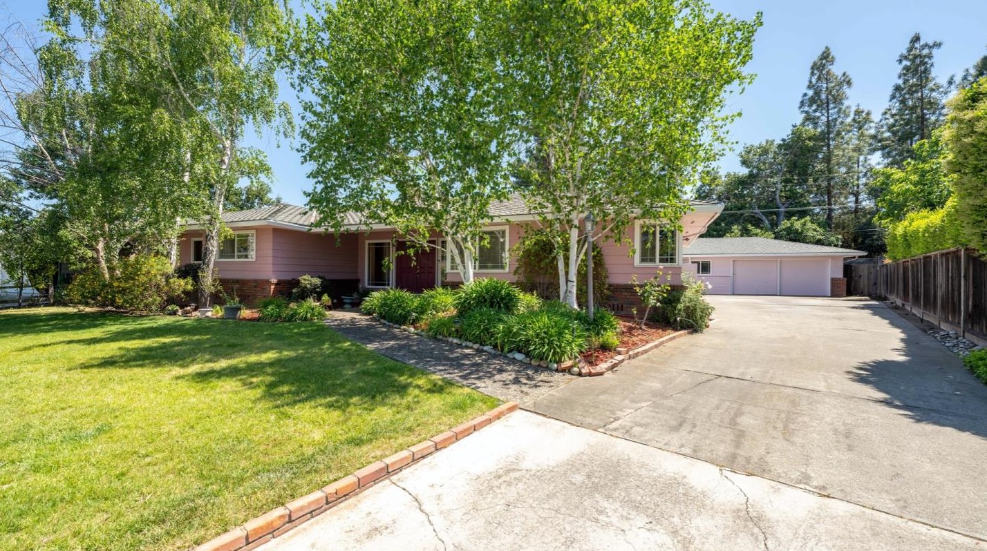 12311 Saraglen Dr, Saratoga CA  95070-3224 exterior