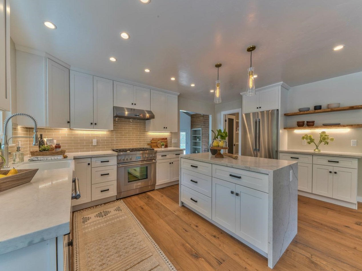 10121 Blue Larkspur Ln, Monterey CA  93940-6501 exterior