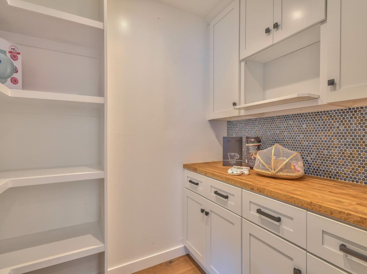 10121 Blue Larkspur Ln, Monterey CA  93940-6501 exterior