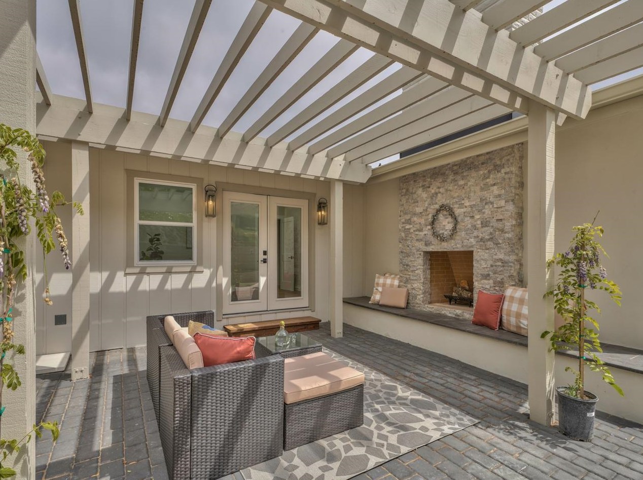 10121 Blue Larkspur Ln, Monterey CA  93940-6501 exterior
