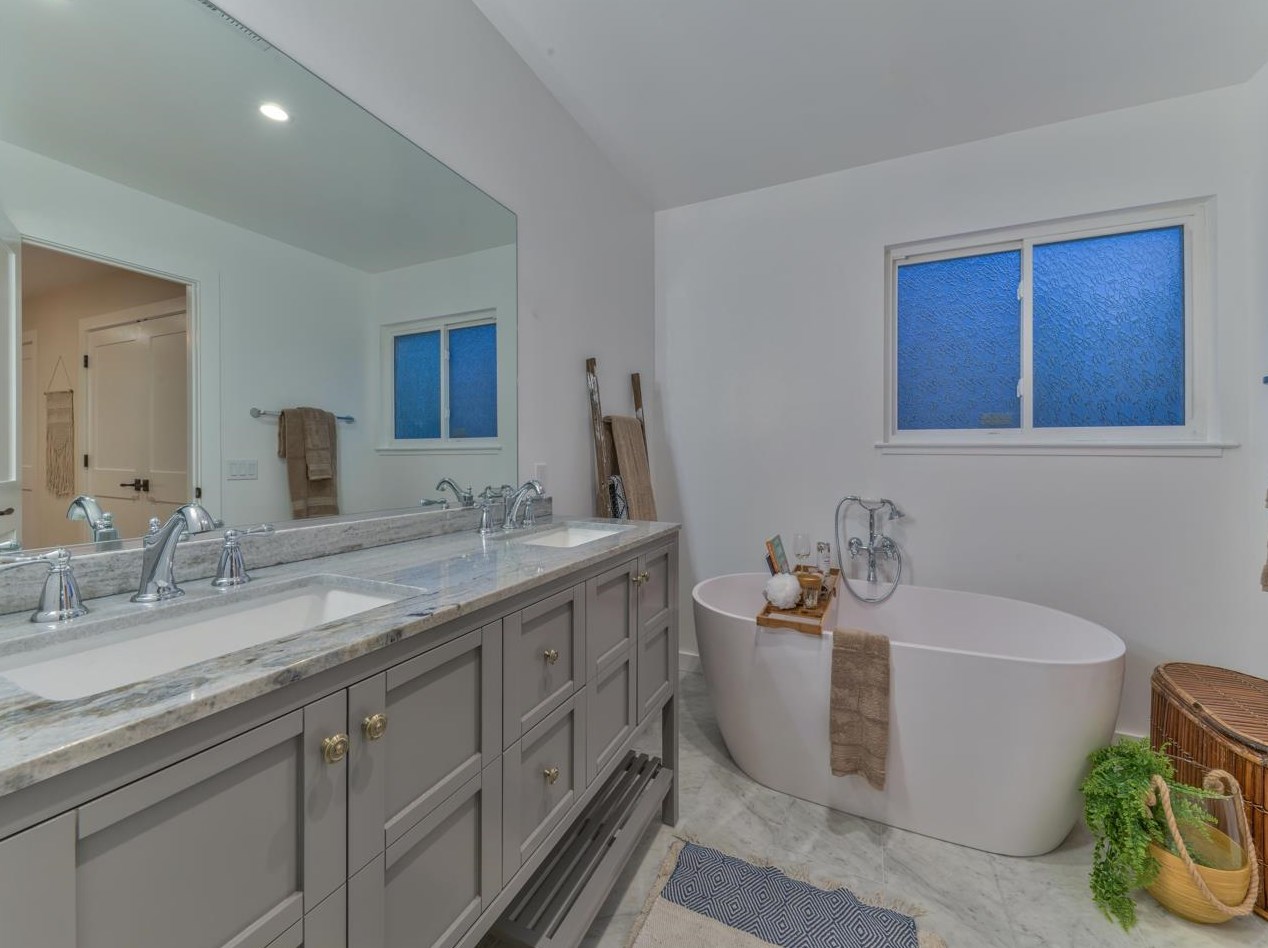 10121 Blue Larkspur Ln, Monterey CA  93940-6501 exterior