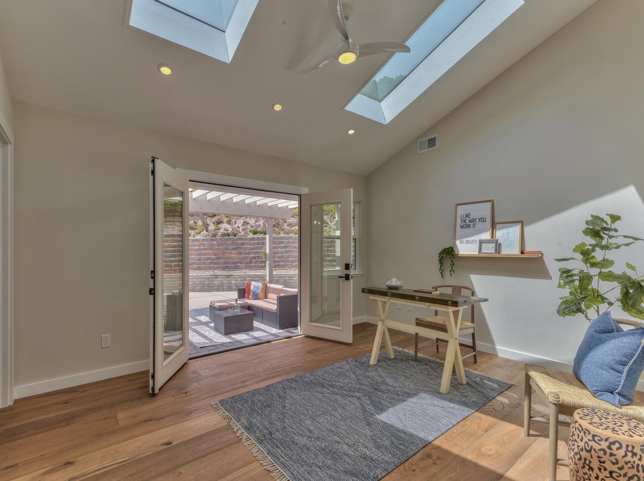 10121 Blue Larkspur Ln, Monterey CA  93940-6501 exterior