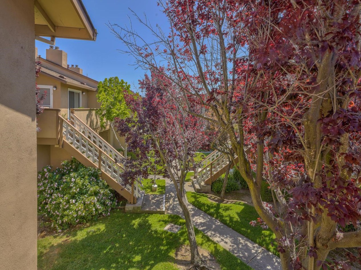 1055 Padre Dr, Salinas CA  93901-2272 exterior