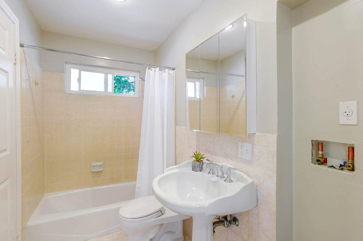 114 24th Ave, San Mateo CA  94403-2276 exterior