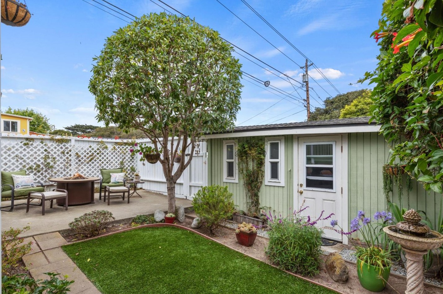 898 Pine St, Monterey CA  93940-1227 exterior