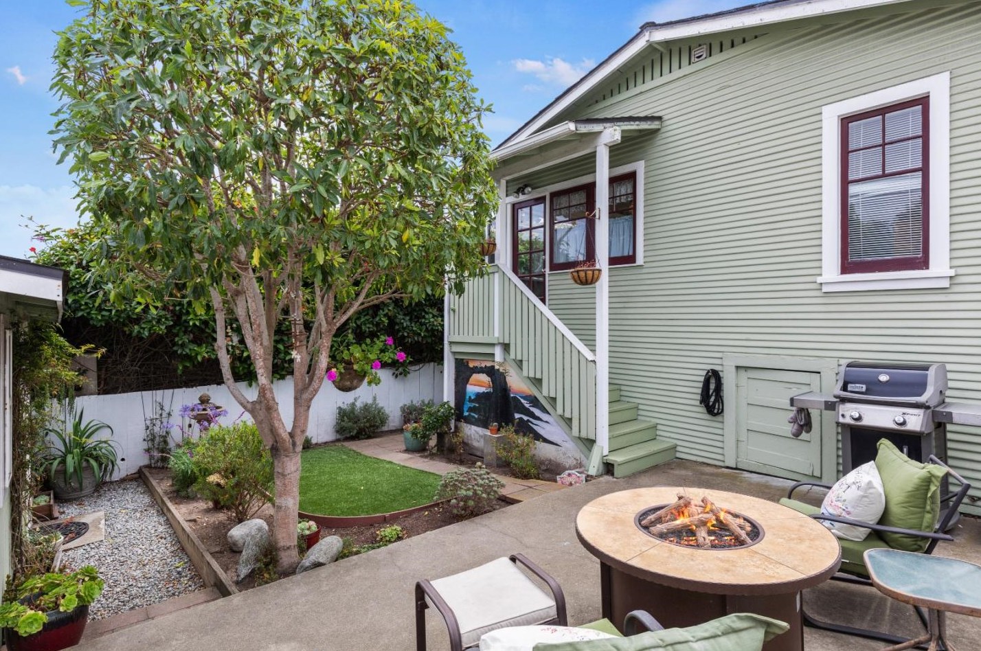 898 Pine St, Monterey CA  93940-1227 exterior