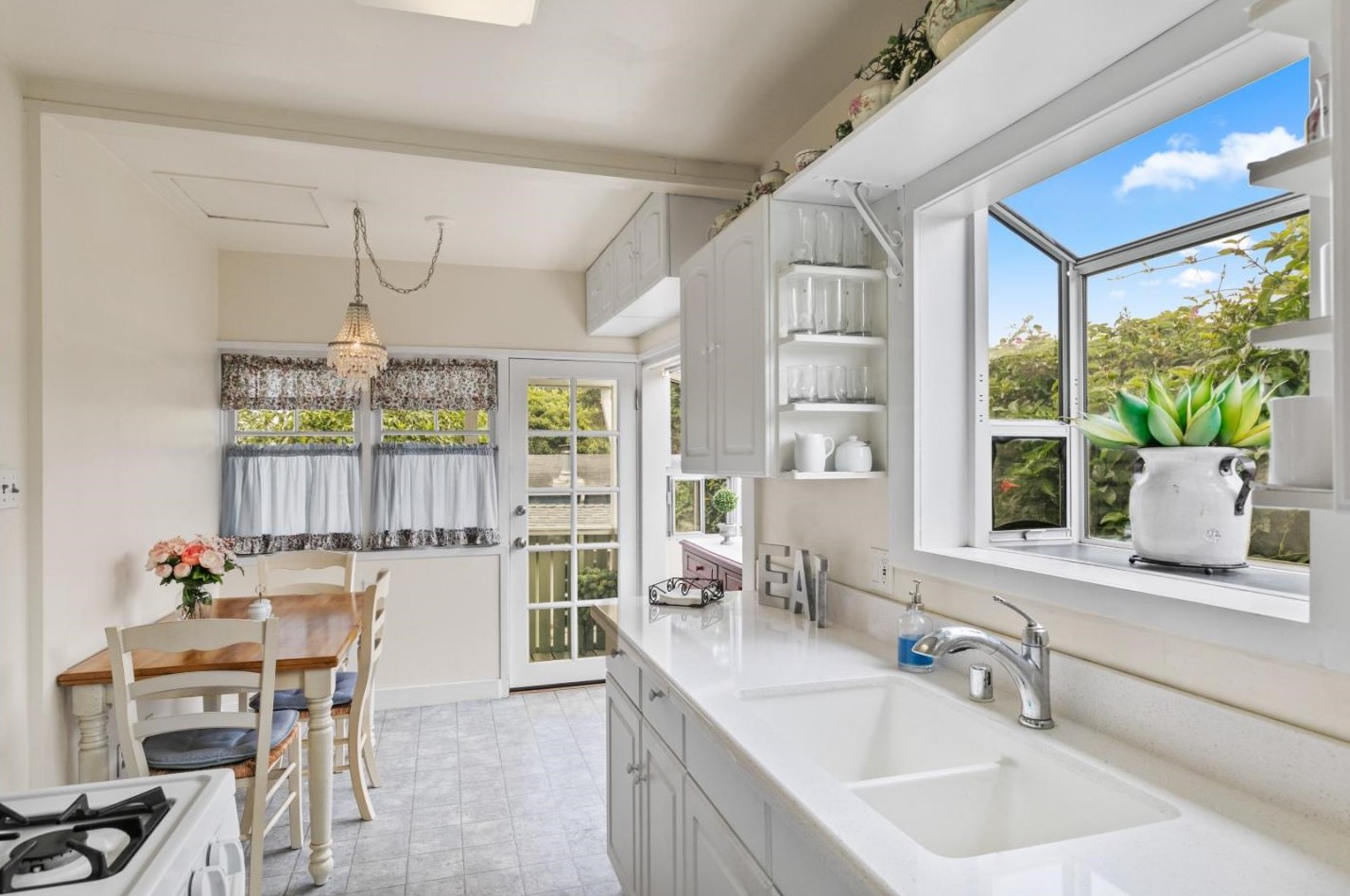 898 Pine St, Monterey CA  93940-1227 exterior