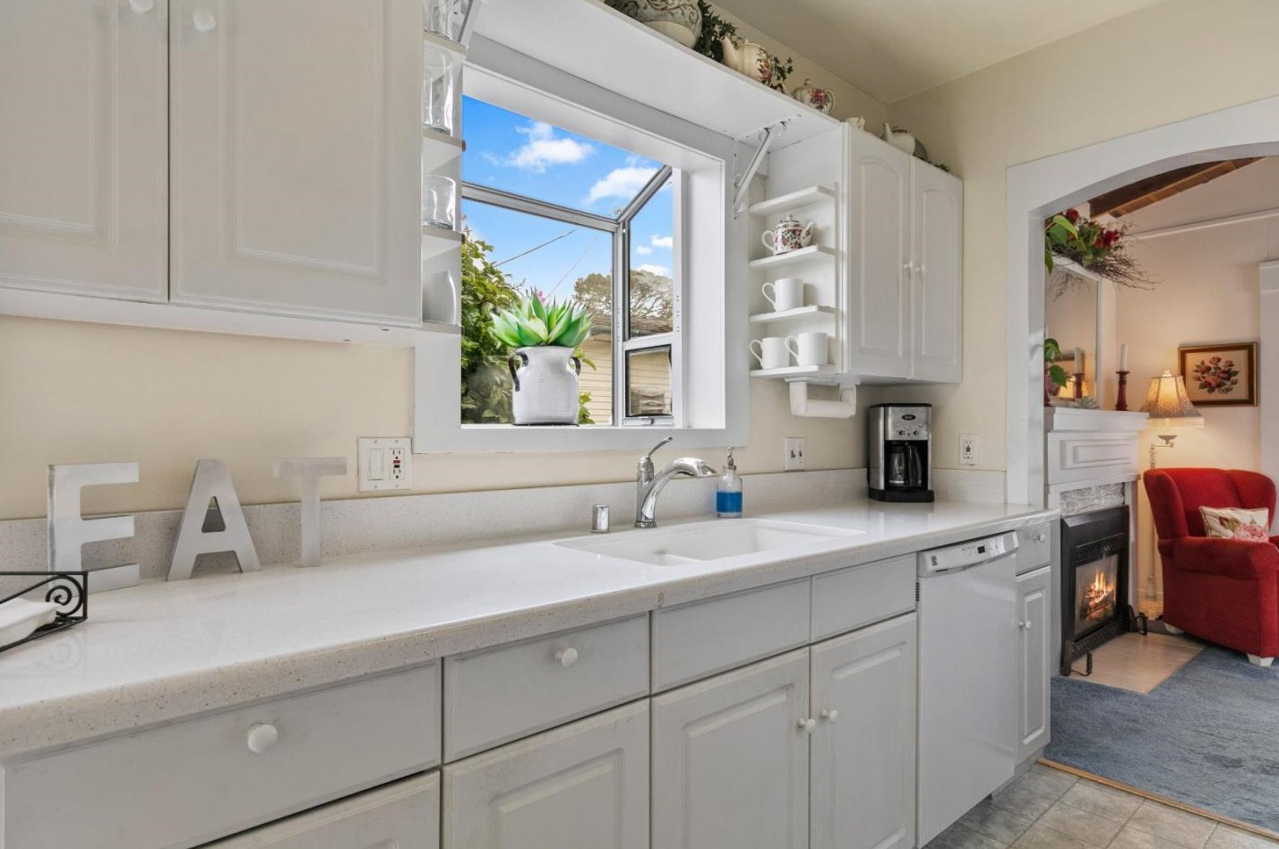 898 Pine St, Monterey CA  93940-1227 exterior