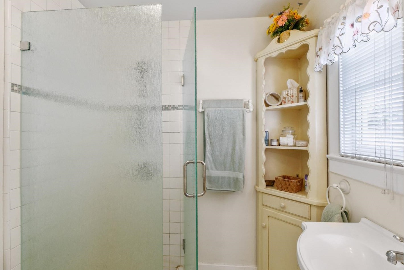 898 Pine St, Monterey CA  93940-1227 exterior