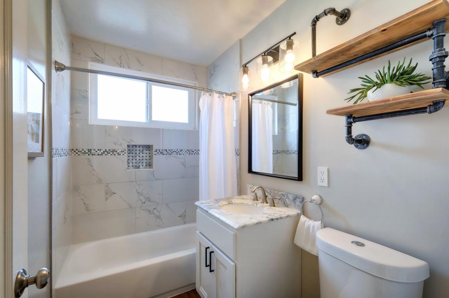 587 Baywood Ave, San Jose CA 95128-3102 exterior