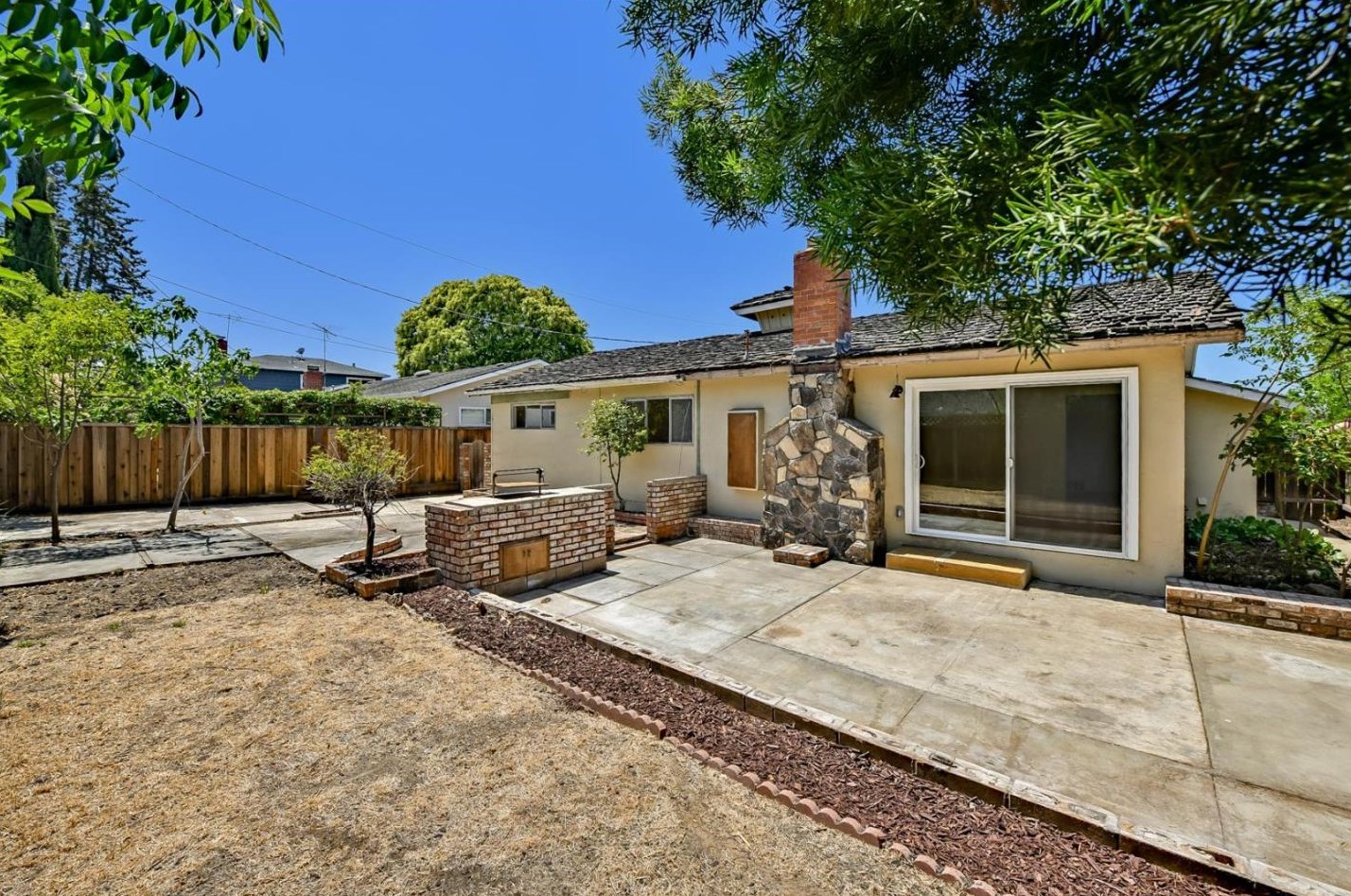 826 Oakgrove Dr, San Jose CA  95129-2319 exterior