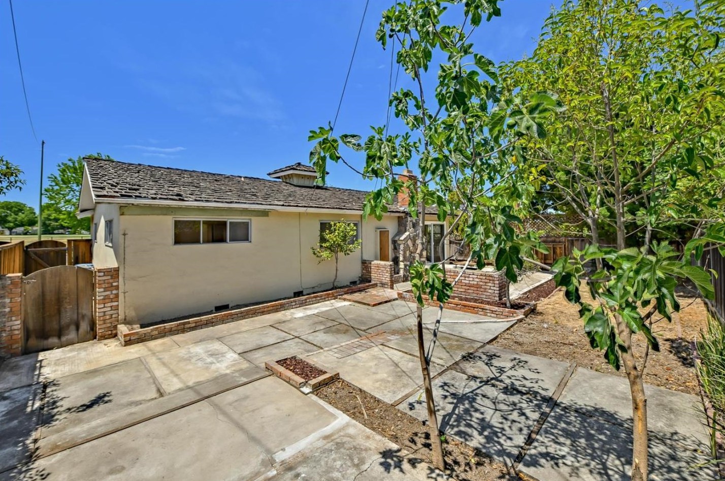 826 Oakgrove Dr, San Jose CA  95129-2319 exterior