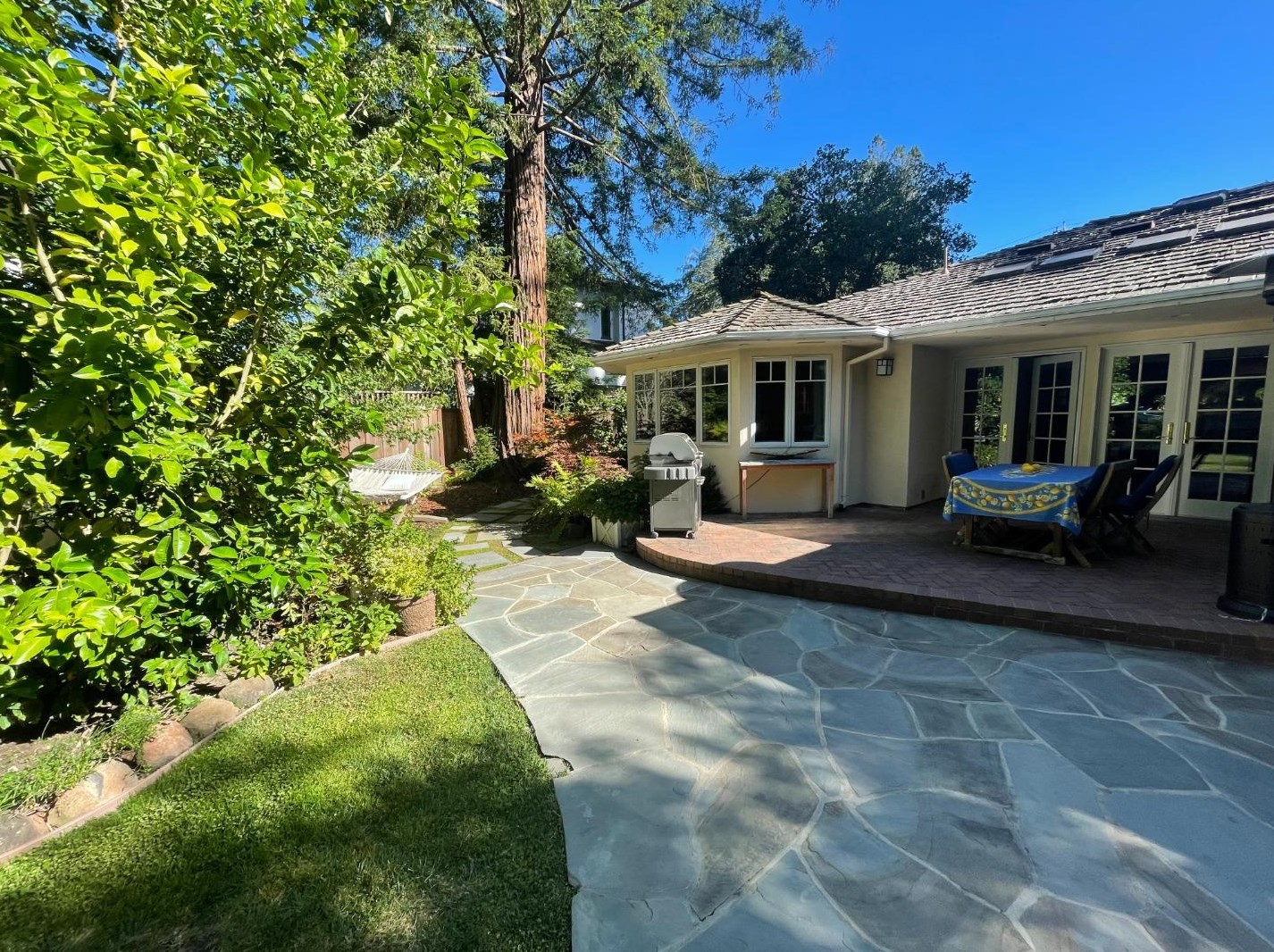 560 Olive St, Menlo Park CA  94025-5743 exterior