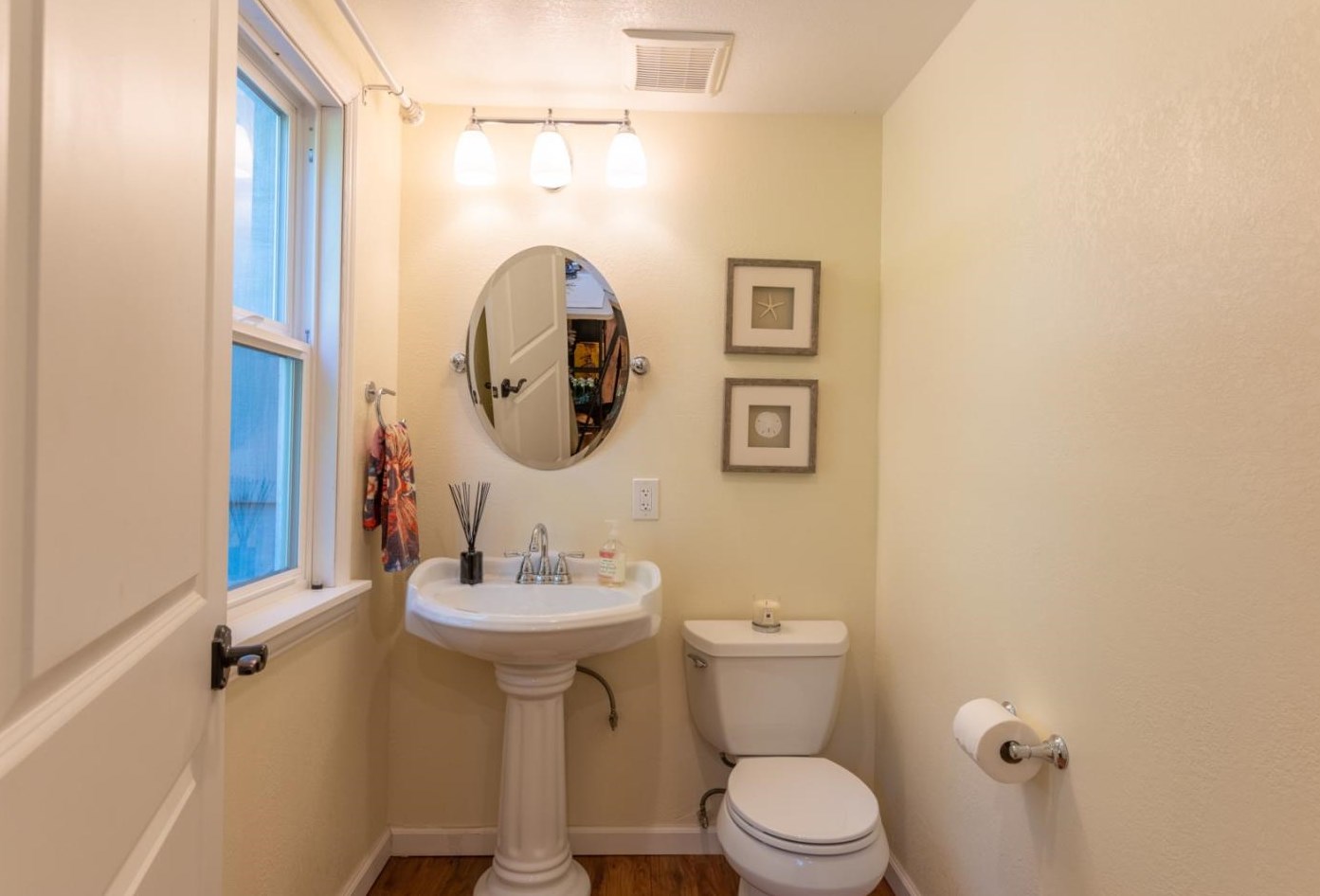 1237 Josselyn Canyon Rd, Monterey CA  93940-7100 exterior