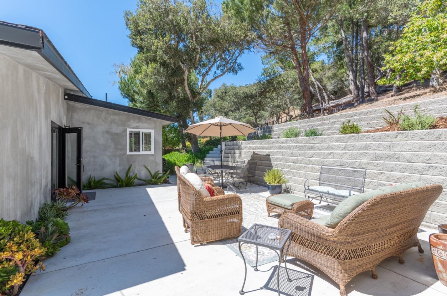 1237 Josselyn Canyon Rd, Monterey CA  93940-7100 exterior