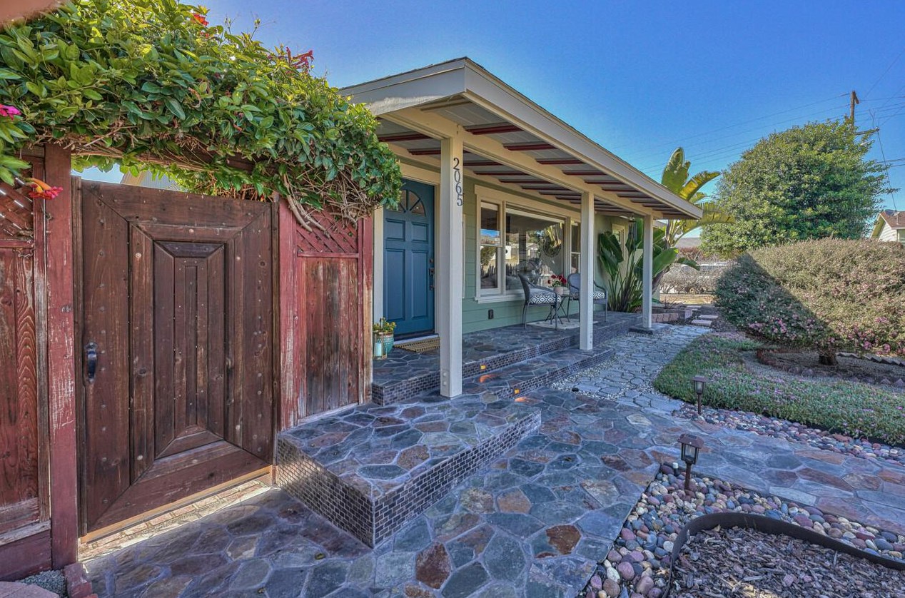 2065 Grandview St, Seaside CA  93955-3204 exterior