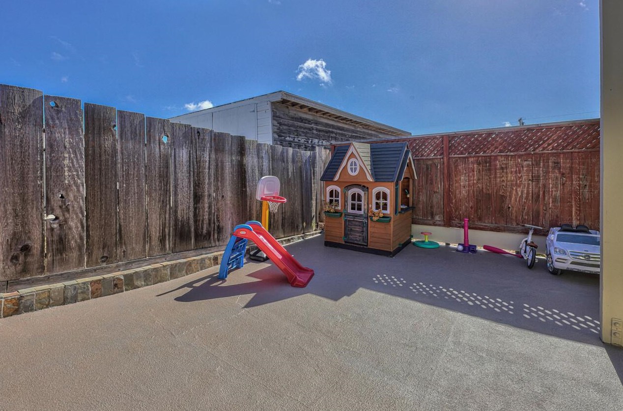 2065 Grandview St, Seaside CA  93955-3204 exterior