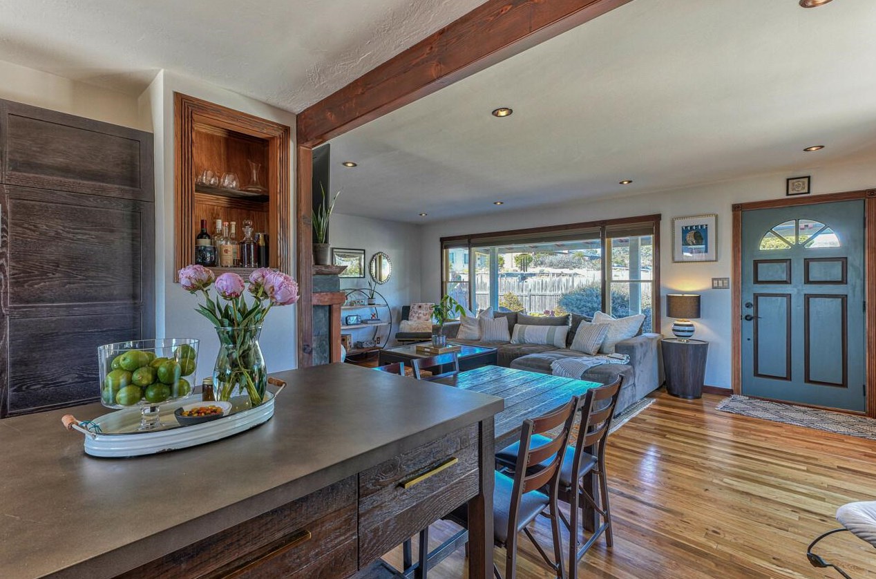 2065 Grandview St, Seaside CA  93955-3204 exterior