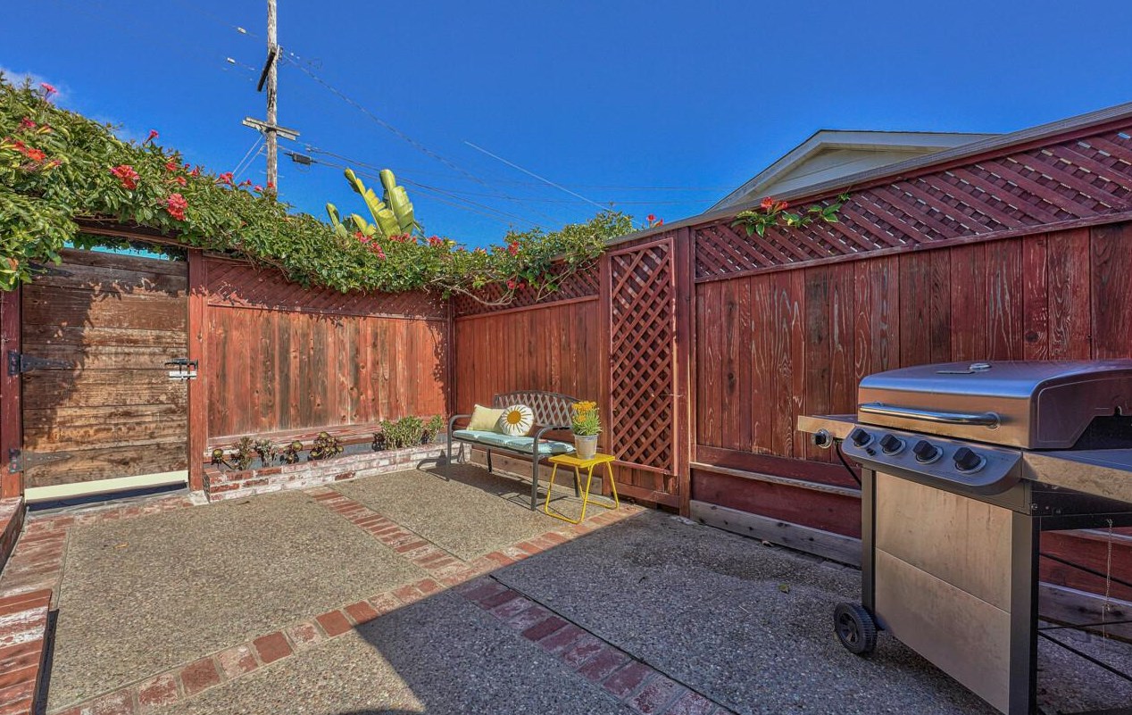 2065 Grandview St, Seaside CA  93955-3204 exterior